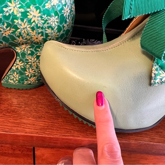 Fluevog Prepare Pledge size 7 green flowers - Picture 2 of 5